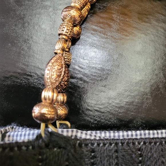 Small black knit paper bag purse with metal bead handle - Picture 4 of 6